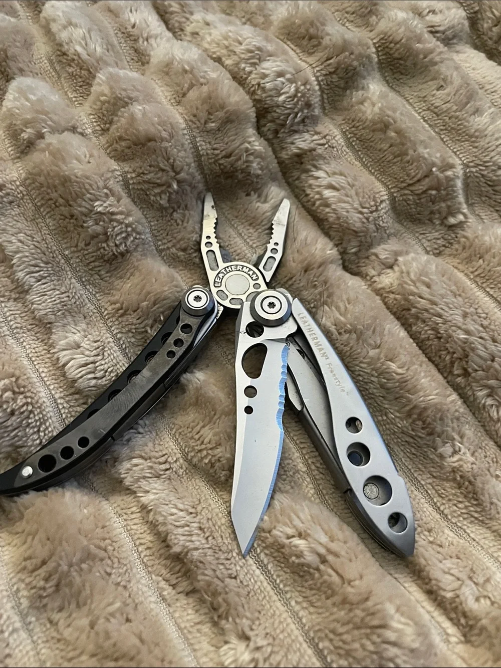 Leatherman Freestyle multi tool in used but good condition.